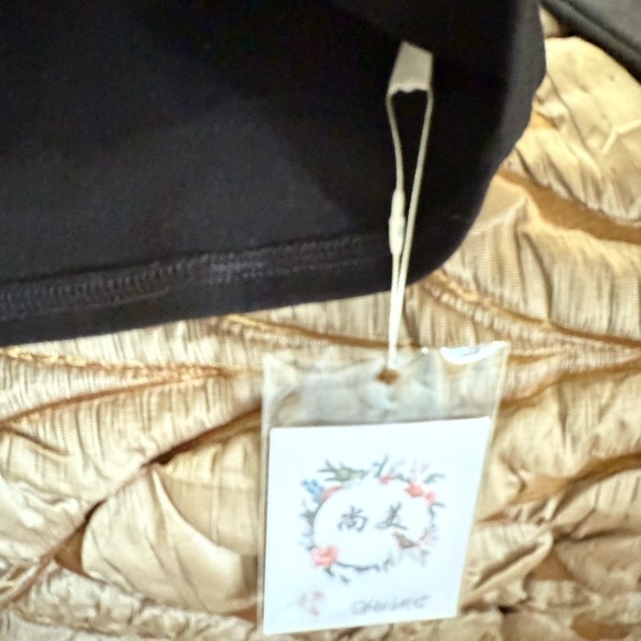 Top - Picture 4 of 6